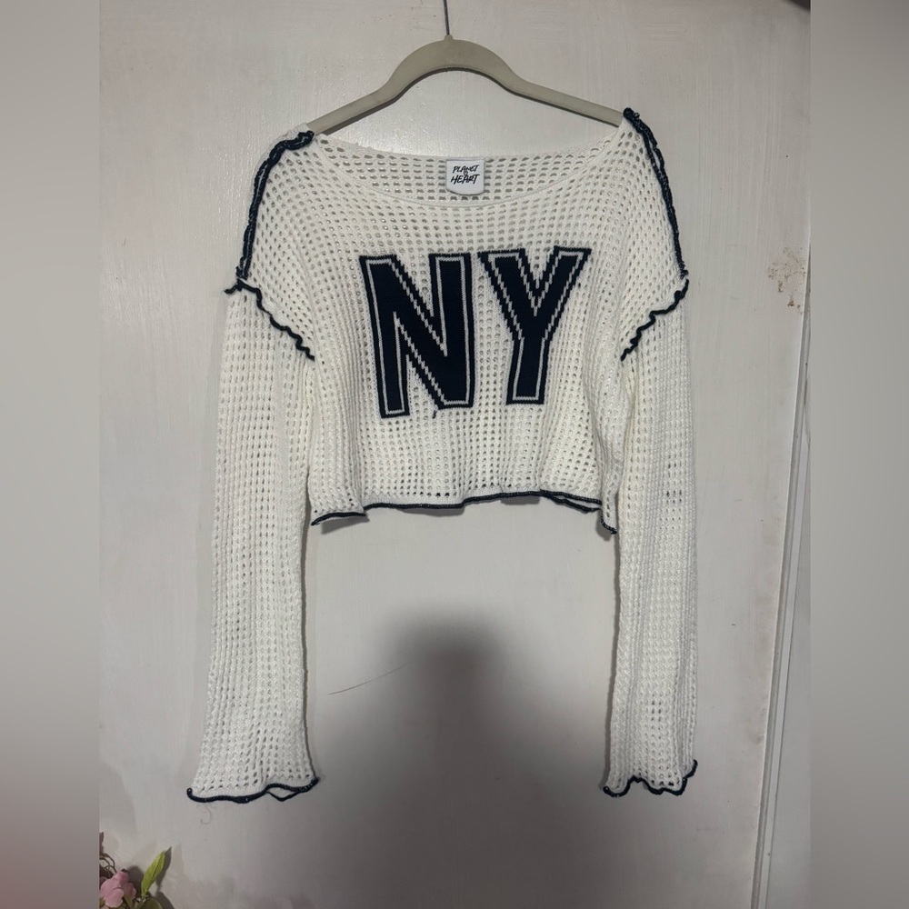 PLANET HEART
Juniors' Open-knit Long-sleeve Novelty Sweater In